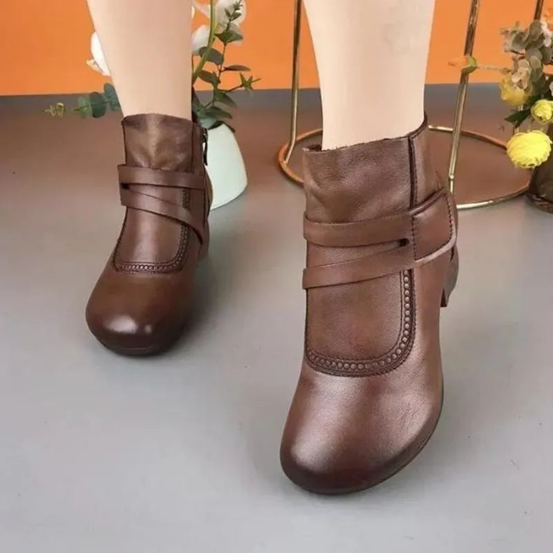 Bota Cano Curto em Feminino - Inverno 2024