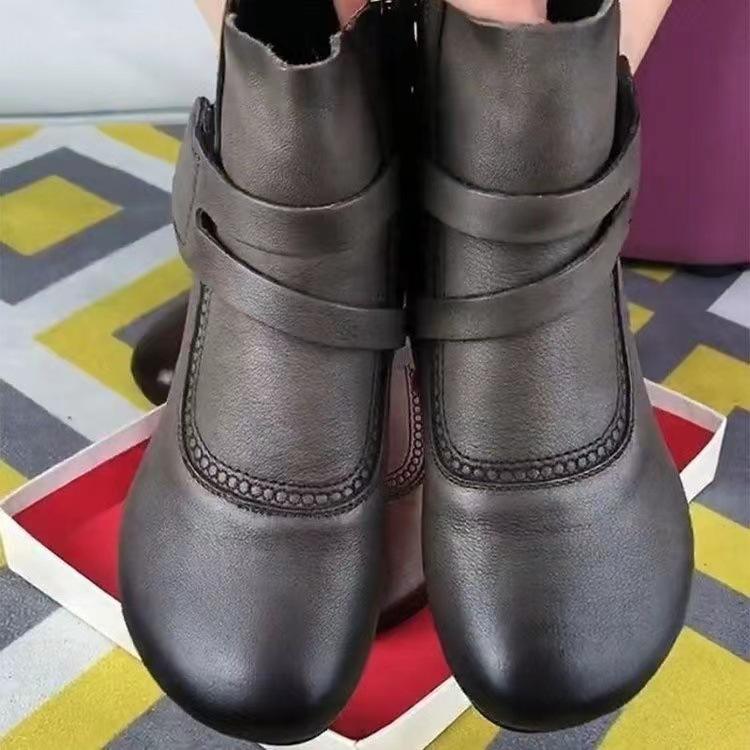 Bota Cano Curto em Feminino - Inverno 2024